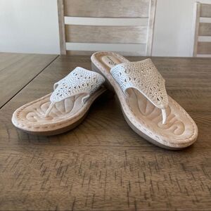 Mountain‎ Sole Bling Wedge Sandal White Size 9